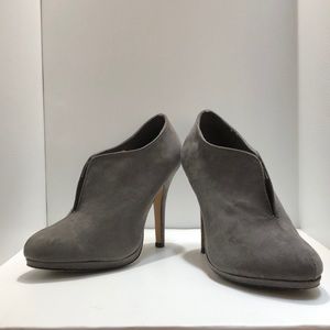 Apt9 grey suede heels size 7 1/2